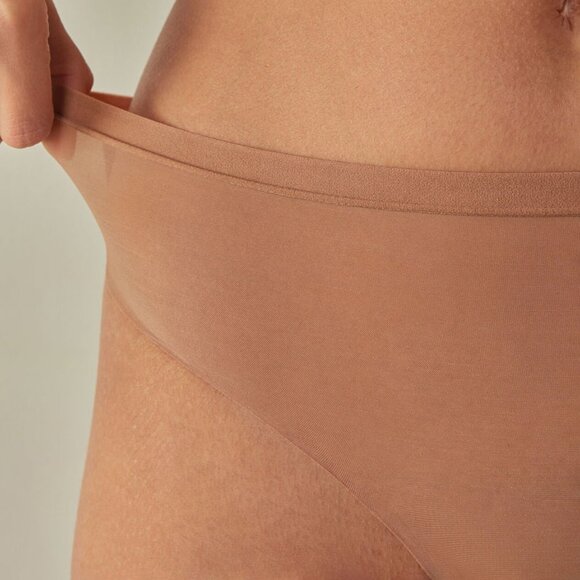 Intimissimi Invisible Touch String in Natural - Picture 5 of 9